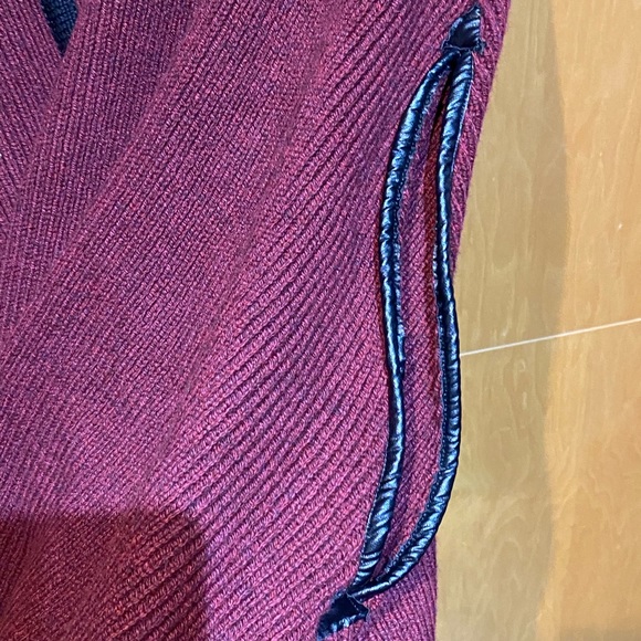 Sweater cape - Picture 3 of 3